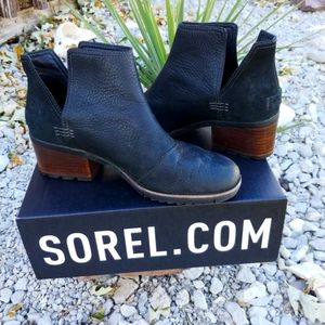 8.5 SOREL boots, made for walkin'